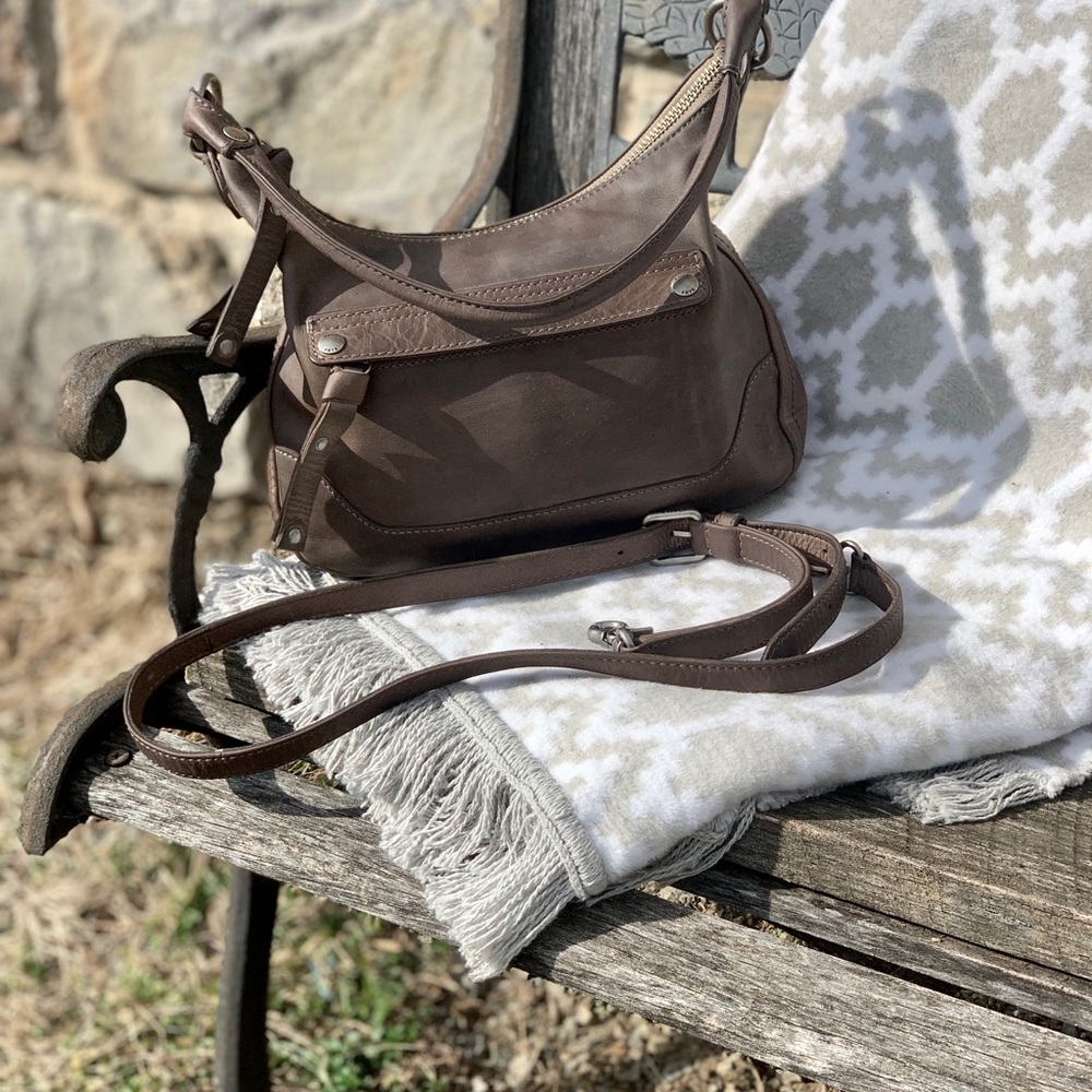 🍀💚EUC Frye Melissa Small Zip Hobo 💚🍀